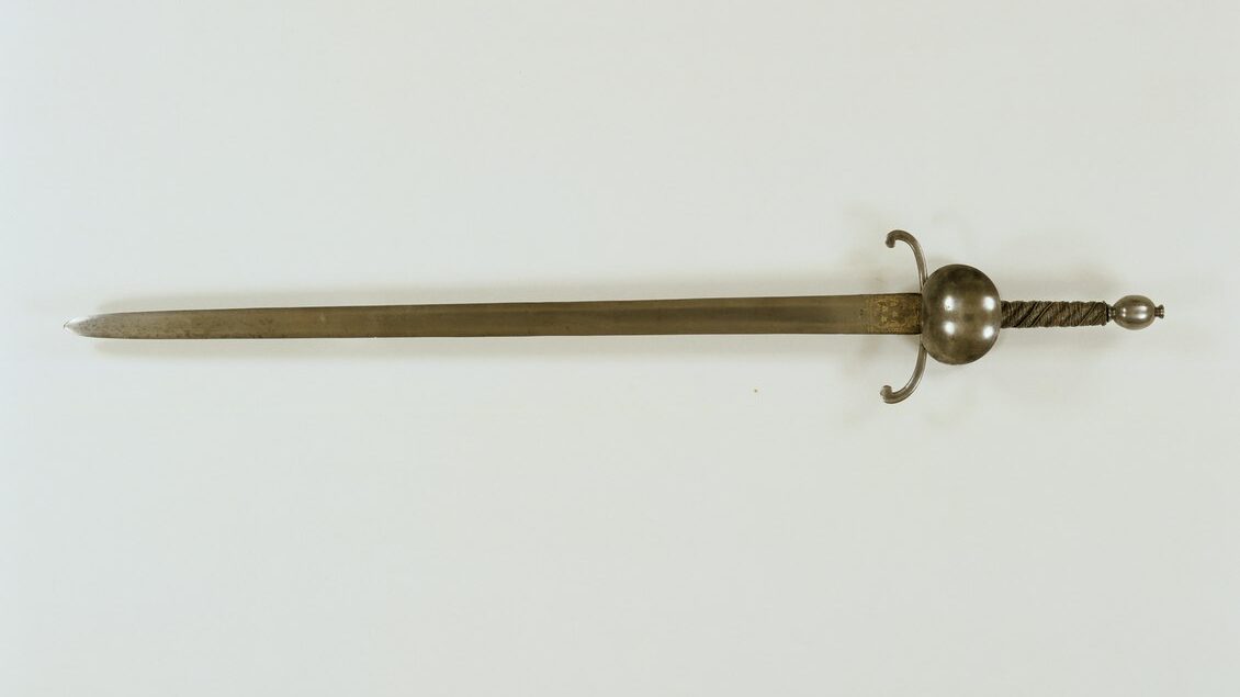 Basket-Hilted Claymore with Clamshell Guard