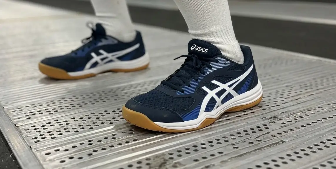 Asics upcourt 5 white and blue model