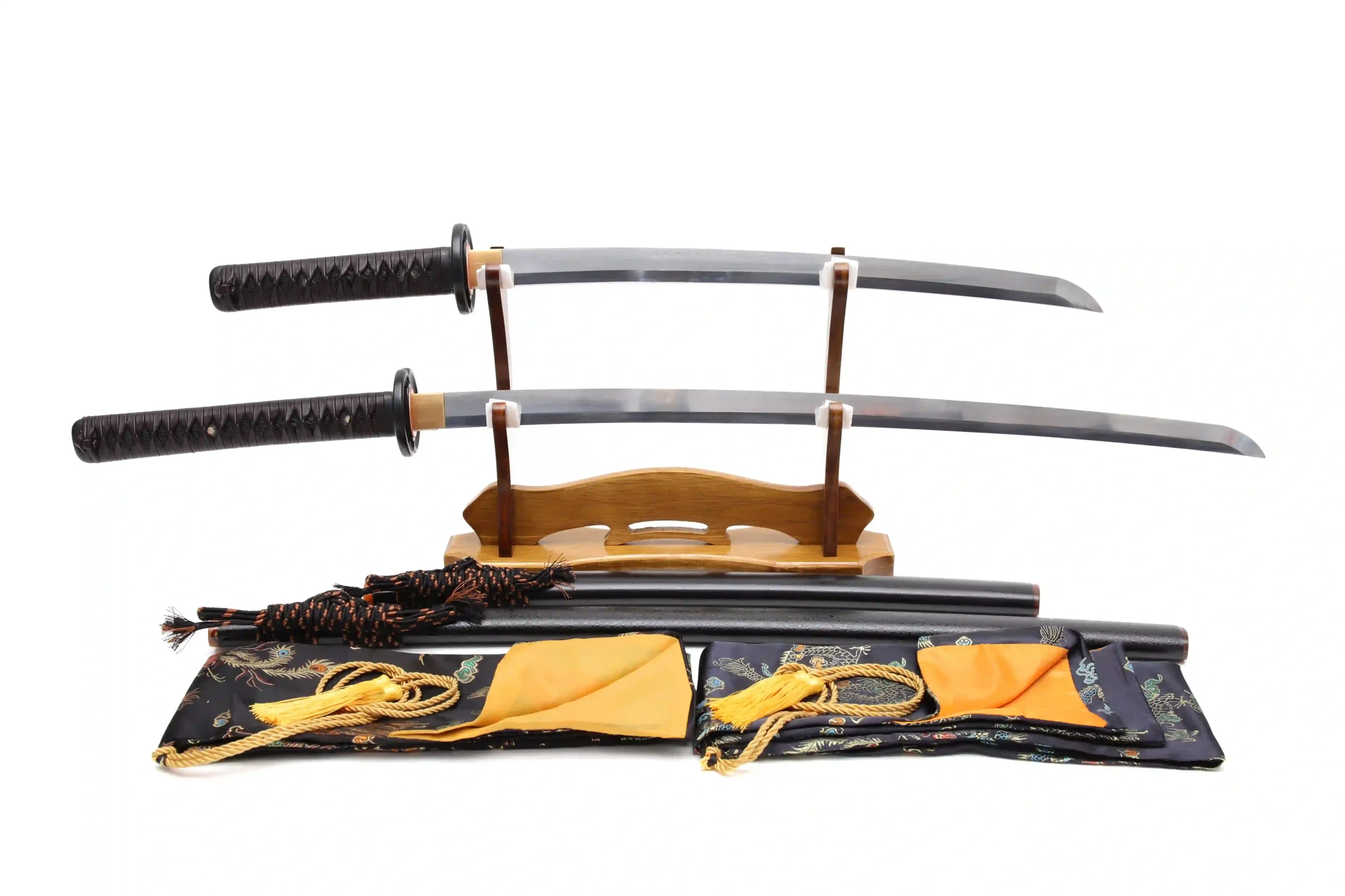 Katana vs wakizashi in a stander.